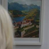 Die Stuttgarter Künstlerin will "rechte über linke Ecke stülpen" und spielt mit unserer Wahrnehmung des Wirklichen: Festung Marienberg in den Alpen.
