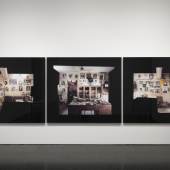 Akram Zaatari Akram Zaatari, Objects of Study / Studio Shehrazade - Reception Space, 2006, C-prints, 3-teilig, je je 110 x 200 cm, Installationsansicht im MACBA Barcelona 2017, Courtesy the artist and Thomas Dane Gallery, London, © Akram Zaatari Foto: © Kunstsammlung NRW