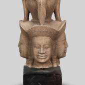 0144 Skulptur, Ostasien  Sandstein, mit vier Gesichtern, dazu Holzsockel, H = 44 cm (Fi)  Ausruf€ 300,–