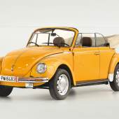 Lot 86: 1975 Volkswagen 1303 Cabriolet Ex-Dr. Bruno Kreisky. Das Käfer-Cabrio von Dr. Bruno Kreisky. Gefahren von ihm an seinem Zweitwohnsitz auf Mallorca. Weitgehend im Originalzustand erhalten. Vielfach medial dokumentiert. Schätzwert € 30.000 - 40.000