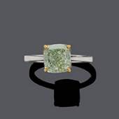 FANCY-DIAMANT-RING  Besetzt mit 1 Fancy gelblich-grünen Cushion-Diamant von 3.05 ct, VS2. Weissgold .750.  CHF 85 000 - 120 000