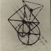 László Moholy-Nagy (1895 Bácsborsod, Ungarn – 1946 Chicago, Illinois) Ohne Titel (Positives Photogramm), Dessau. 1925 Vintage.  Schätzpreis:	80.000 - 120.000  