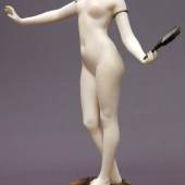 Paul Philippe, 1870 – 1930, Weiblicher Akt mit Spiegel, Elfenbeinfigur, auf Sockel Ritzsignatur, H 20 cm, Startpreis: 7500 €