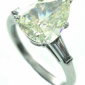 Kat.-Nr. 1066 Diamant-Ring 950/-PT, 21.Jh., Schätzpreis 21.500,- EUR
