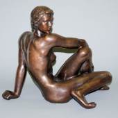 Los 1207: Fritz Klimsch, Bronzeplastik Kleine Schauende, Entw. 1936, hier: Ausschnitt (Startpreis: 4800 €) 