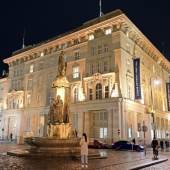 Bank Austria Kunstforum Wien Exterior By Night © leisure communications/Christian Jobst