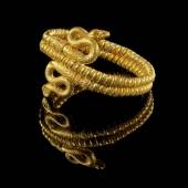 Goldener Schlangenarmreif. Hellenistisch, ca. 330 - 300 v. Chr. Aufrufpreis:	36.000 EUR