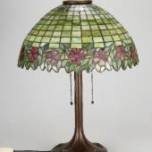 Tischlampe 'apple blossom', um 1904 Handel Company Inc., Meriden, Connecticut Schätzpreis: € 3500 Los 578