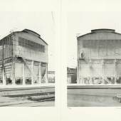 Bernd und Hilla Becher  1931 – 2007 / *1934    FÜNF ANSICHTEN EINES KALKSILOS DUISBURG-RUHRORT  1972. Leporello mit 5 Offsets auf Papier. Leporello: 51 x 35 cm (zusammengelegt) (20 ⅛ x 13 ¾ in. 