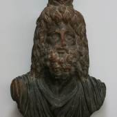 ANTIKE BÜSTE   des ägyptisch-römischen Gottes Serapis, 2.-3. Jh. n. Chr.,  Aufrufnummer: 830 Aufrufpreis: 2.400 Euro