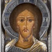 Monumentale Ikone mit Christus ‚Grimmes Auge‘, vergoldetes Silber-Riza, St. Petersburg, 1818, 71 x 58,5 cm.  Limit 5.000,- €