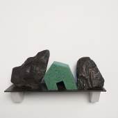 Flavio Paolucci (1934) Tra i sassi, 2017  Bronze und Holzregal  27 x 47 x 15 cm