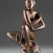 MILLY STEGER (1881-1948), Die Sinnende, Bronze, braun patiniert. H. 38 cm. Erlös 42.500,- €