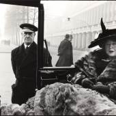 005 INGE MORATH (1923–2002) Mrs. Eveleigh Nash, London 1953 38,4 x 56,6 cm, Silbergelatineabzug Startpreis: 3.000 € / Schätzpreis: 5.000–6.000 €