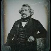 Louis Jacques Mandé Daguerre Der französische Maler und Erfinder der Daguerreotypie (1787 ─1851), porträtiert von Jean-Baptiste Sabatier- Blot, 1844. Es handelt sich um ein seltenes Porträt von Daguerre in Daguerreotypie, wahrscheinlich das älteste und auf jeden Fall das einzig datierte. Courtesy George Eastman Museum, Rochester (USA)