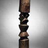 	 Seltene und wichtige Januskopf-Skulptur der Senufo, Elfenbeinküste, 113 x 17 x 17 cm,  Sammlung Franco Monti € 8.000 - 10.000