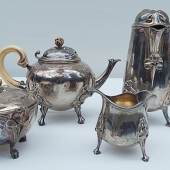 Kaffee,Tee,Milch und Zucker,Silber,gemarkt mit "Minerva",bodenseitig gemarkt Cardeilhac Paris, Jugerndstil,um 1900,leicht beschädigt,ca.2800 Gramm brutto