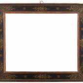 Los 69 | Kassettenrahmen | Italien 16. Jh. | schwarz gefasst und golden bemalt | alter Aufhänger | Lichtmaß: 74,5×60,5 cm | Profilbreite: 4,3 cm | Aufruf: 2.600 €