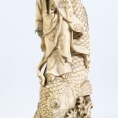 521 - Dame mit Fisch  China, um 1900 Katalogpreis: 1.500 - 1.800 €