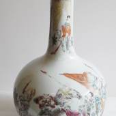 Bauchige Vase mit Landschaftsdarstellungen und bodenseitigen Schriftzeichen,Höhe ca.34,5,China,19./20.Jahrhundert