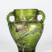 Seltene Zierhenkelvase mit Venusschuh, Katalogpreis: 3.800 - 4.300 €