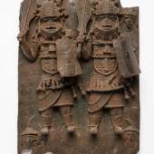 Reliefplatte mit zwei Würdenträgern aus dem Reich Benin, Ausschnitt © Museum Fünf Kontinente, Foto: Nicolai Kästner