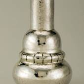 Vase oder Karaffe von Marga Jess um 1930, Silber, getrieben, martelliert, geschrotet Bildnachweis: Privatbesitz