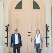 Generaldirektorin Dr. Johanna Rachinger und Museumsdirektor Dr. Bernhard Fetz Eingangsportal des Literaturmuseums