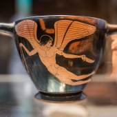 Trinkgefäss mit Erosfiguren. Griechenland (Attika), um 470 v. Chr. (Kä 426)   © Ruedi Habegger, Antikenmuseum Basel und Sammlung Ludwig