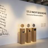 Der Eingangsbereich zur Ausstellung „geld macht geschichte“ im Zeughaus. © Maria Kirchner