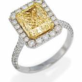 Diamant-Ring Fancy Intense Yellow  750/- Weiß-, Gelbgold | 1 Diamant ca. 3,84 Karat | 88 Brillanten zus. ca. 1,1 Karat Ergebnis: € 25.800