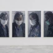 Abbildung: Yan Pei-Ming, Self-portrait with Mask, 2020, Öl auf Leinwand, 4 Panele, je 200 x 100 x 6,5 cm (78,74 x 39,37 x 2,56 in) © Yan Pei-Ming / Bildrecht, Wien 2020. Foto: Clérin-Morin. 