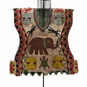 Chiefperlenhemd mit Hut Yoruba, Nigeria 110 x 180 x 20 cm Foto: Christian Caba / Die Sammlung Stepic