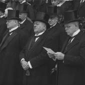 Alex Stöcker Minister Stresemann Präsident Ebert und Reichskanzler Marx während der Gedenkveranstaltung für die Gefallenen Berlin 1924 Stiftung F.C. Gundlach
