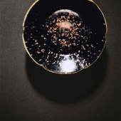 AN EXCEPTIONAL AND RARE 'DING' LOBED BROWN-SPLASHED BLACK-GLAZED DISH NORTHERN SONG DYNASTY Diameter 19.7 cm Est. HK$6,000,000 - 8,000,000 / US$770,000 – 1,000,000