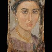 Mumienporträt einer Dame mit Nestfrisur (1.0 MB)
Ägyptisch-römisch, 2. Jh. n. Chr. Holz
© Wien, Kunsthistorisches Museum 