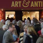 Großes Interesse zum Auftakt: Knapp 2.000 Kunstfreunde und Sammler besuchten die Vernissage der „Art & Antik Messe Münster“. Foto: Peter Grewer