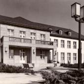 as Generalshotel am Flughafen Schönefeld - eine Perle der Baukultur * Foto: Archiv/Fritz Kühn