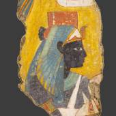 Malereifragment, das die vergöttlichte Ahmes-Nefertari zeigt. Die schwarze Hautfarbe wurde hier bewusst in Anlehnung an den fruchtbaren, schwarzen Nilschlamm gewählt und zeichnet sie als Verstorbene aber im Jenseits regeneriert und damit als vergöttlicht aus. Leihgabe aus dem Museum August Kestner, Hannover. 18. Dynastie, 14. Jh. v. Chr.