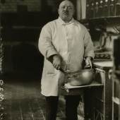 August Sander (1876-1964): Konditor, 1928, Museum Folkwang, Essen © Die Photographische Sammlung/SK Stiftung Kultur-August Sander Archiv, Köln; VG Bild-Kunst, Bonn 2019