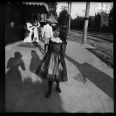 Gabriele Münter: Kleines Mädchen auf einer Straße, St. Louis, 1900 Gabriele Münter- und Johannes Eichner-Stiftung, München, © VG Bild-Kunst, Bonn 2022