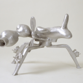 Bruno Gironcoli Ohne Titel (Baby auf drei Beinen) 1992 - 1996 Ex. 4/5 Aluminiumguss 92 x 55 x 65 cm