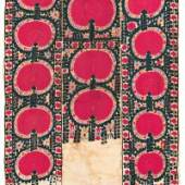 Tashkent Joinamaz Suzani 215 x 117 cm (7' 1" x 3' 10") Uzbekistan, second half 19th century Starting bid: € 500