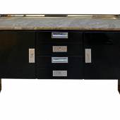 Bauhaus Sideboard, Deutschland um 1920, Nussbaum, schwarz lackiert, innen Ahorn, Original Marmorplatte, Deutsche Werkstätten Hellerau, Entwurf: wohl Bruno Paul H: 82 cm, B: 132 cm, T: 50 cm Foto: © Coloneum Antik