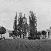Innenhof mit Bäumen: Ansicht des Marmorpalais im Potsdamer Neuen Garten um 1880. Foto: SPSG