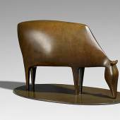 Ewald Mataré (1887 – 1965) Grasende Kuh II | Nach 1930 Bronze, braun patiniert | 15,5 x 27 x 17cm Schätzpreis: 70.000 – 90.000 Euro