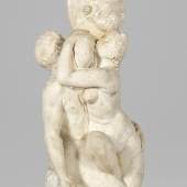 Museale Marmorgruppe, Balthasar Permoser (1651 - 1732) zugeschrieben, weißgrau geäderter Marmor, vollplastisch und naturalistisch behauen in Form einer bacchantischen Szene, bestehend aus einem kindlichen Bacchus, einer Mänade und einem Satyr, Höhe ca. 175 cm, Provenienz Chateau de la Briche, Frankreich Schätzwert € 50.000 - 60.000