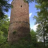Bergfried der Burgruine Bramburg im Bramwald * Foto: Deutsche Stiftung Denkmalschutz/Bolz 