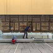 Peter Sandbichler  mind the crap shrine Karton Holz 787 x 278 x 475 cm Artbox Museumsquartier Wien 2017