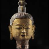 Buddhakopf kaltvergoldet und getrieben Tibet 18. Jh.  Zur Verfügung gestellt von: Galerie Darya